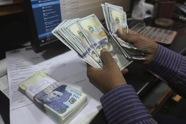 1000 dollars sale in pakistani rupees